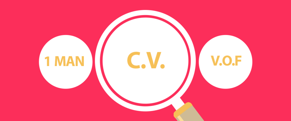 de begrippen '1 man', 'C.V.' en 'V.O.F.' staan naast elkaar weergegeven in geel omlijnde cirkels. De middelste cirkel, waar 'CV' in staat, wordt door een vergrootglas bekeken