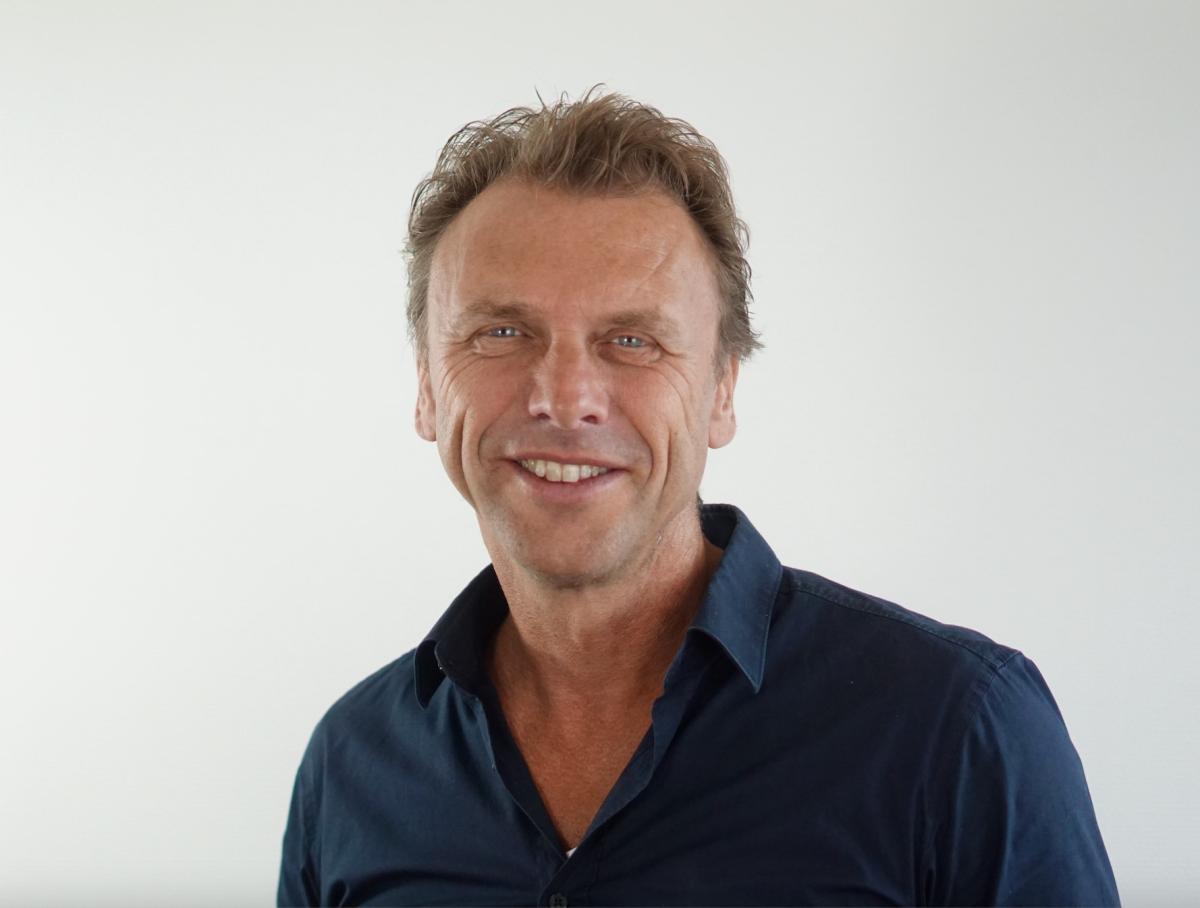 Arthur Clement Portretfoto van een goedlachse Arthur Clement